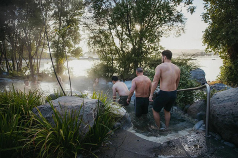 From Auckland: Te Puia & Polynesian Spa Rotorua Day Tour