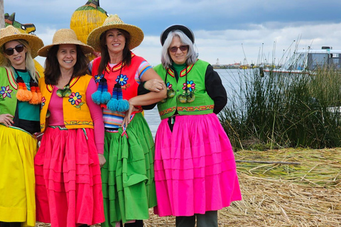 Puno : excursion d&#039;une demi-journée à l&#039;île flottante d&#039;Uros + réalité virtuelleExcursion d&#039;une demi-journée à l&#039;île flottante d&#039;Uros + réalité virtuelle