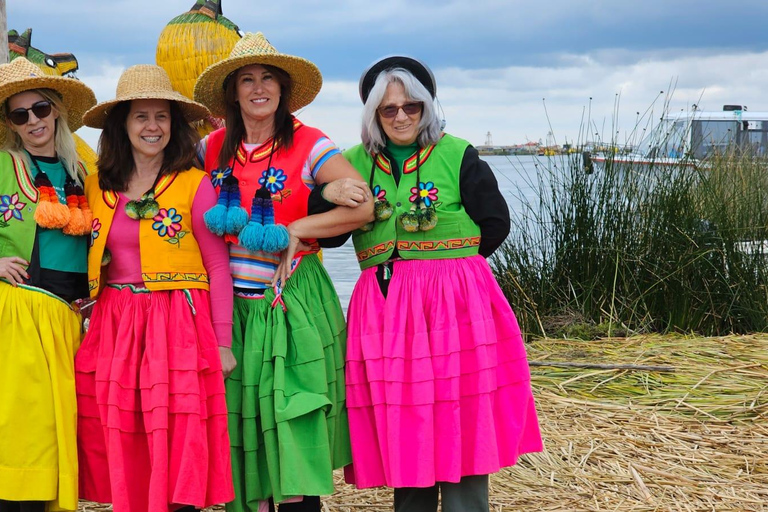 Puno : excursion d&#039;une demi-journée à l&#039;île flottante d&#039;Uros + réalité virtuelleExcursion d&#039;une demi-journée à l&#039;île flottante d&#039;Uros + réalité virtuelle