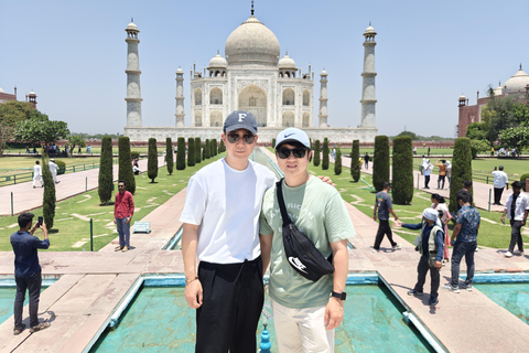 Delhi: Taj Mahal, wycieczka samochodem do centrum ratowania słoni i niedźwiedziTylko wycieczka z przewodnikiem - bez samochodu, biletów wstępu i posiłków