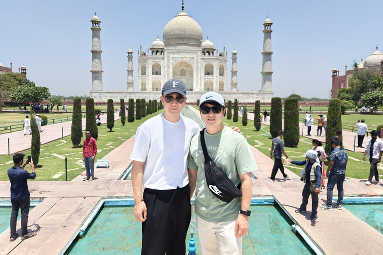 Delhi: Taj Mahal, wycieczka samochodem do centrum ratowania słoni i niedźwiedziTylko wycieczka z przewodnikiem - bez samochodu, biletów wstępu i posiłków