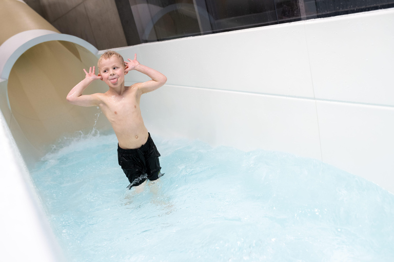 Tromsø: Entrada al balneario con baño, sauna y piscina exterior climatizada