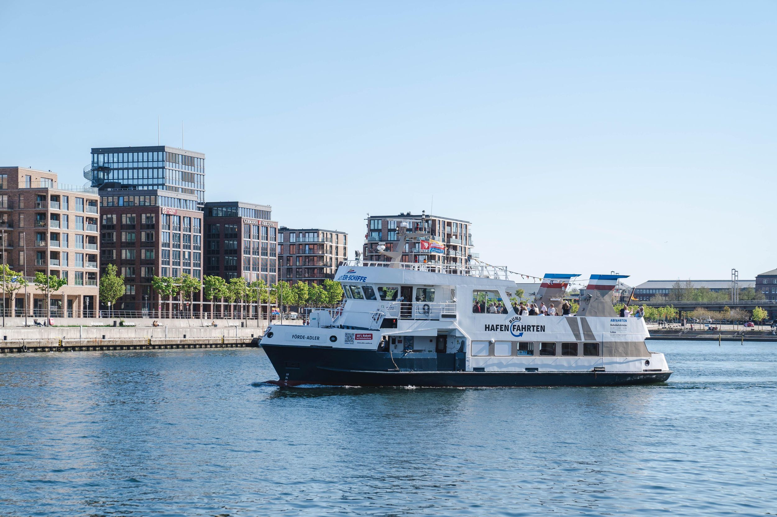 Kiel/Bahnhofsbrücke: Kieler Woche Abendfahrt auf der Förde-Adler