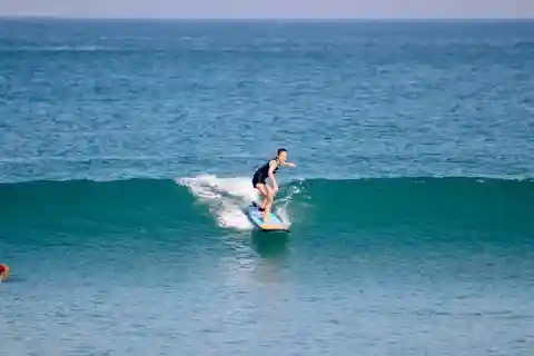 Zajęcia surfingu dla początkujących Legian Beach Bali