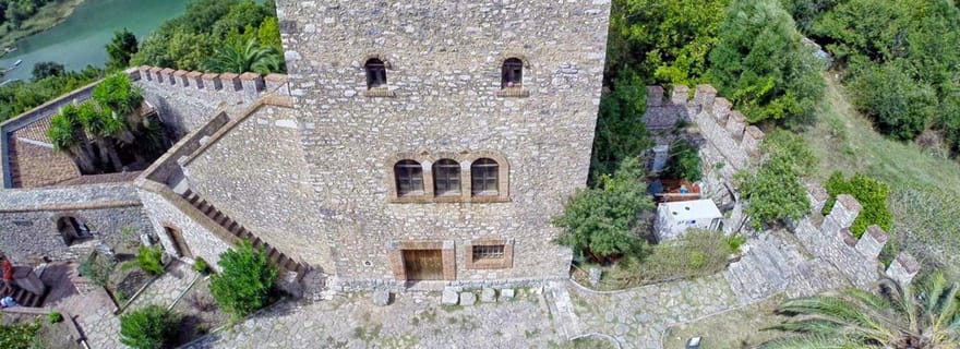 Butrint, l'Œil Bleu et le château de Lekursi : nature et histoire en une journée.