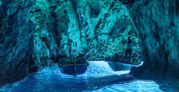 Split/Trogir: Blaue Höhle, Mamma Mia, Hvar und 5-Insel-Tour Split/Trogir: Blaue Höhle, Mamma Mia, Hvar und 5-Insel-Tour