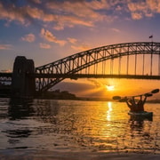 シドニー日の出少人数カヤックツアー、ハーバーブリッジの眺望