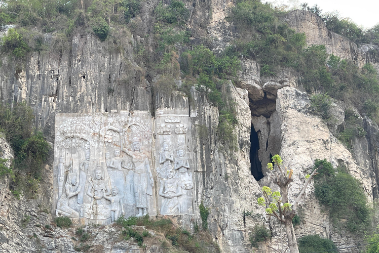 Siem Reap to Battambang: Bamboo Train and Bat Cave