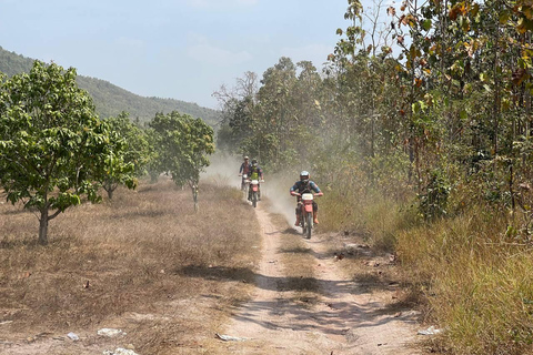 Aventura de 21 dias no Camboja de motocicleta