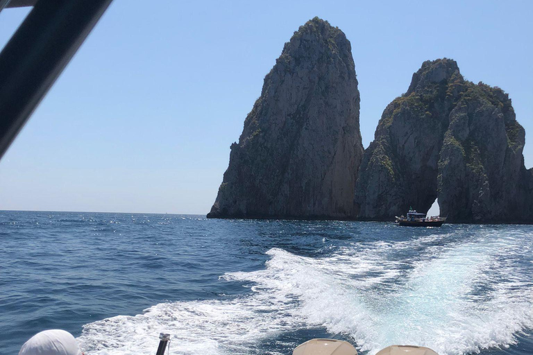 Tour Capri: discover the island of VIPs by boat