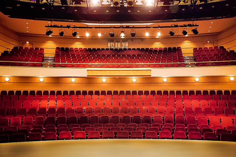 Comödie Dresden: Ticket for the comedy "Ein Herz aus Schokolade"