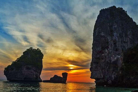 Phuket: Private Early Bird Charter to Phi Phi & Bamboo