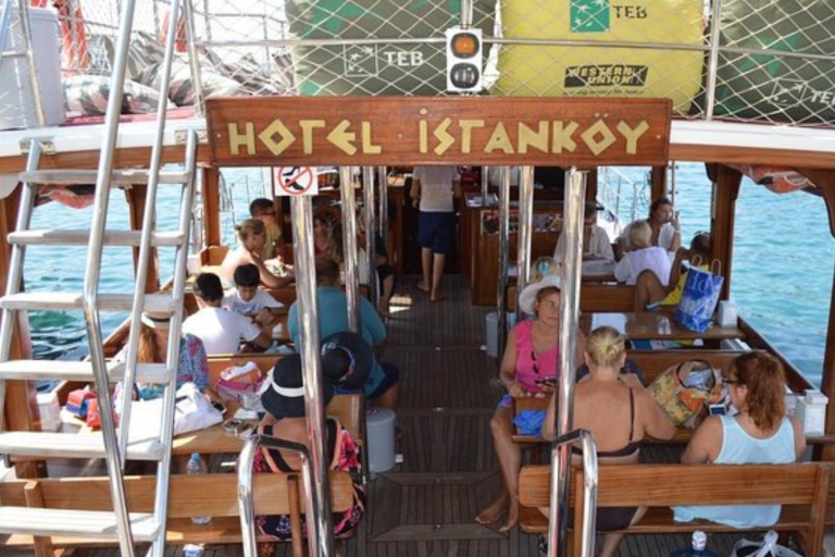 Excursion en bateau sur l'île noire de BodrumExcursion quotidienne en bateau à Bodrum : l'île noire
