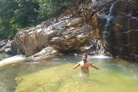 纳克尔斯峰探险和希洛亚村露营 2 日游