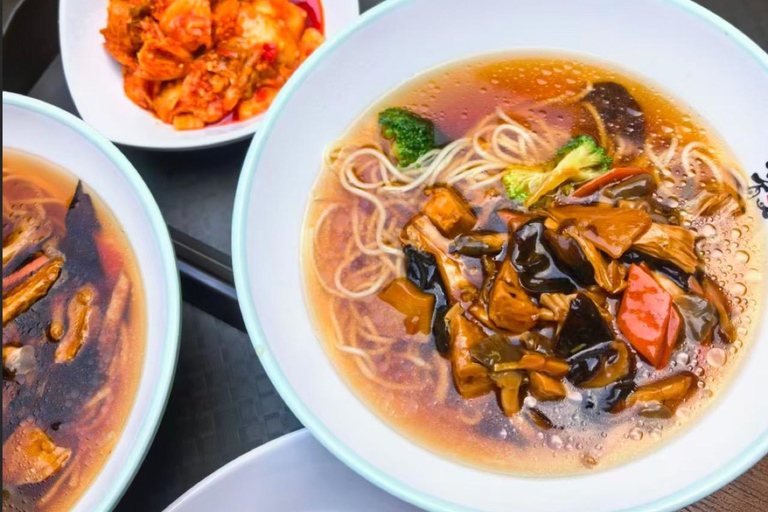 Hangzhou: Sutra Copying & Vegetarian Lunch at Xiangji Temple