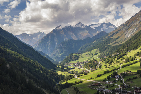 Vanuit Wenen: Dagtocht naar Hallstatt en Salzburg &amp; Rondvaart