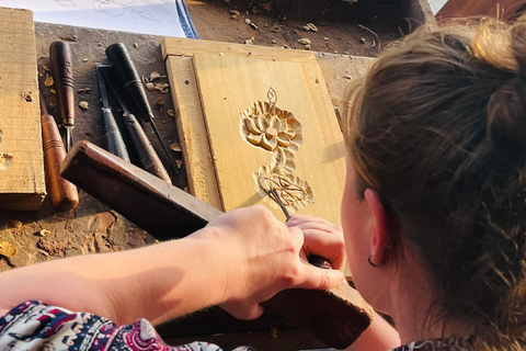 Hoi An : 3 heures de cours de sculpture sur bois avec un artiste local