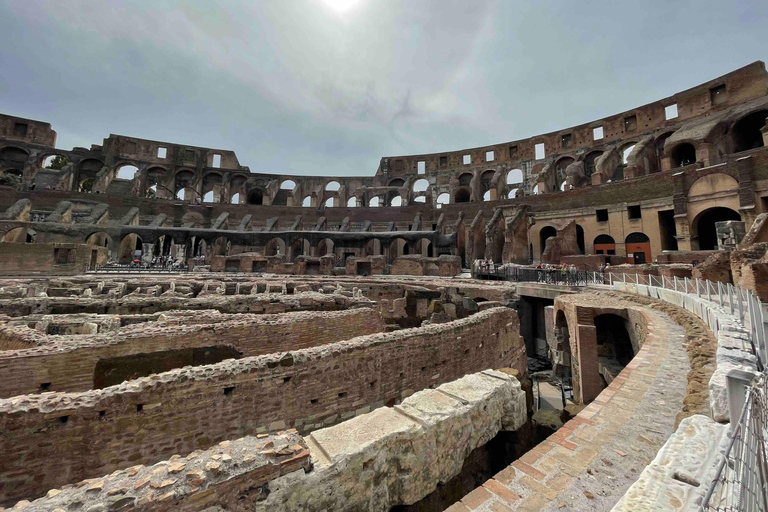 Roma: Coliseo Express Visita guiada en grupo reducidoRoma: Visita guiada rápida en grupo reducido al Coliseo