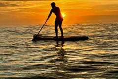 Paddleboarding in Rio bei Sonnenaufgang oder tagsüber