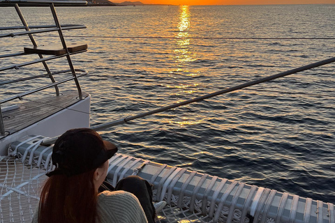 Jeju: Yacht Tour with Optional Sunset or Haenyeo Experience Sunset Tour