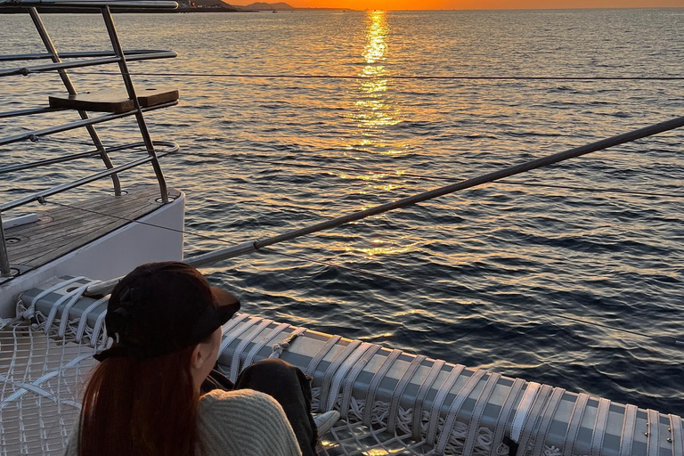 Jeju: Yacht Tour with Optional Sunset or Haenyeo Experience Sunset Tour