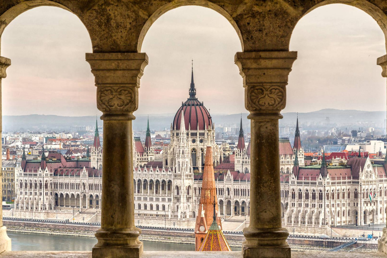 Da Vienna: Tour fotografico guidato di Budapest e BratislavaTour di gruppo