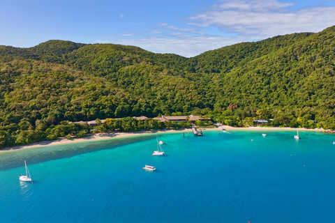 Cairns: Excursão de 2 dias à Grande Barreira de Corais e à Ilha Fitzroy