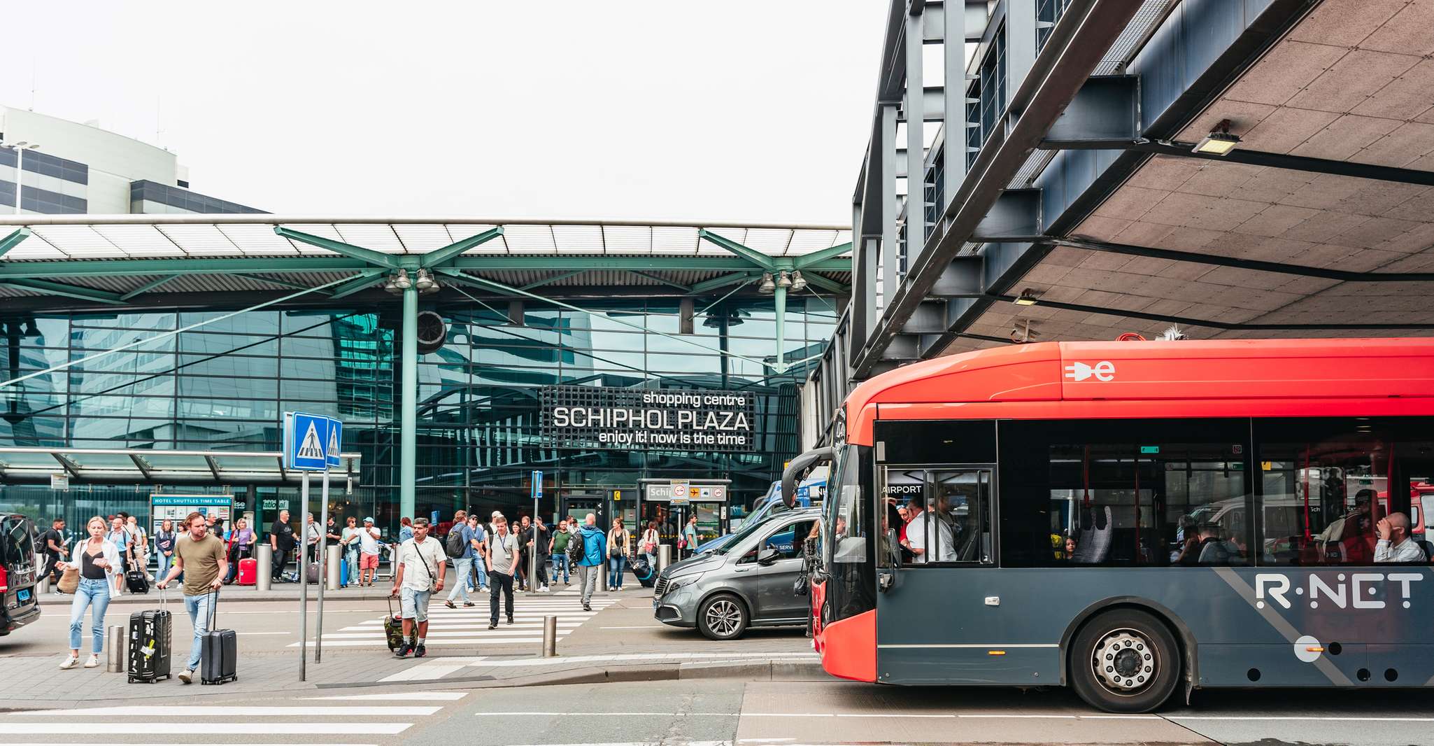 Amsterdam, Airport Express Bus Transfer to/from City Center - Housity