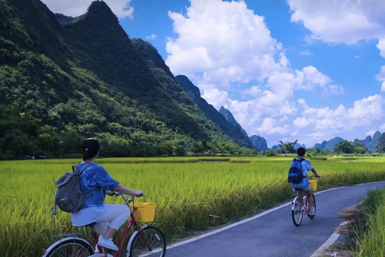 Yangshuo: Xianggong Heuvel en Yangshuo Platteland TourPakketreis inclusief entree, bamboe raften & lunch