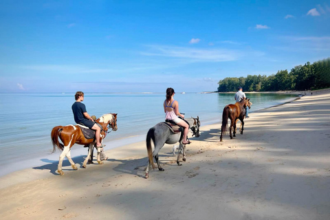 Aventure équestre sur la plage de PhuketEquitation 8:30 AM