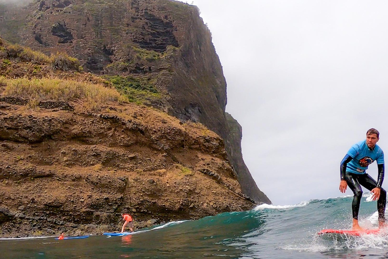 Madeira: clases de surf para todos los nivelesMADEIRA: Clases de surf para todos los niveles