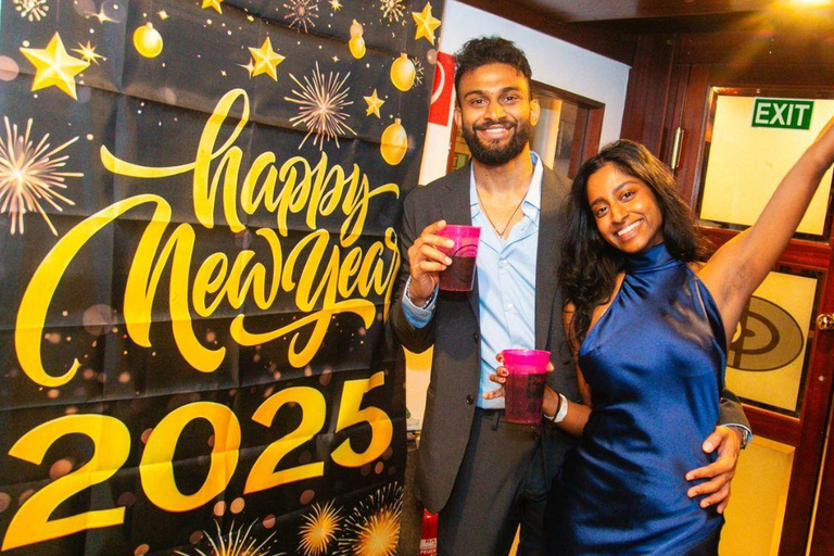 Budapest: New Year Boat Party Cruises with Unlimited DrinksSip &amp; Sail New Year&#039;s Day Premium Package