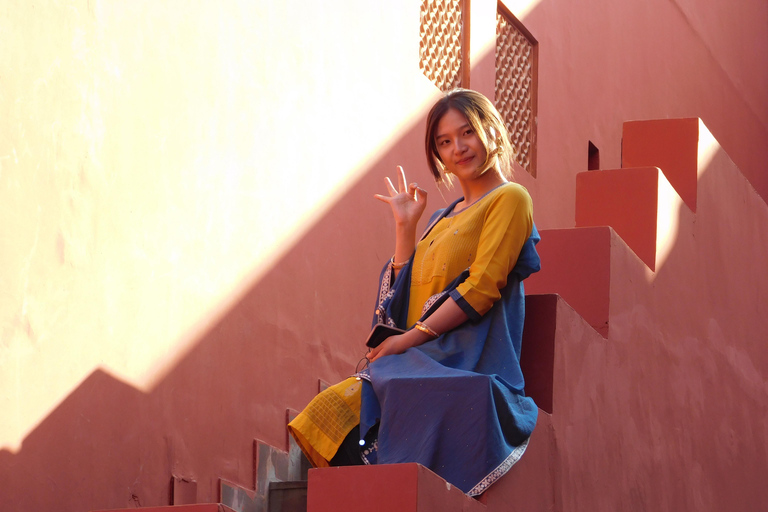 Jaipur: Private Motorcycle Ride with Local Artist Jaipur: Private Motorbike Ride with Local Artist