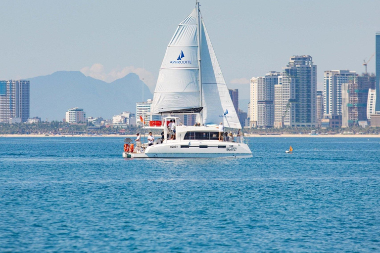 Da Nang: Discover Son Tra Bay on Luxury Sailing Catamaran 2-Hour Luxury Catamaran Scenic Cruise with Drink & Transfer