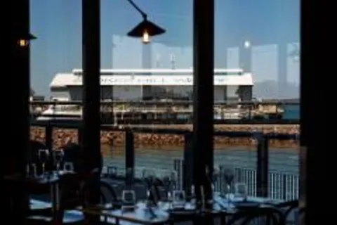 Darwin : dîner de fruits de mer au bord de l'eau avec vin pour deux