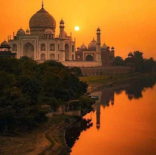 Taj Mahal-zonsopgang of zonsondergang 's nachts