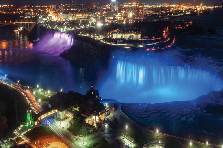 Vanuit Toronto: Winter Lichtjesfestival Niagara Falls TourTour met reis achter de watervallen en Skylon Tower