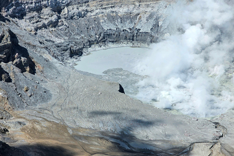 Las Maravillas del Volcán Poás y los Jardines de la Cascada de La Paz