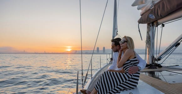 Barcelona: Sunset Cruise on a Luxury Sailboat from Port Olimpic
