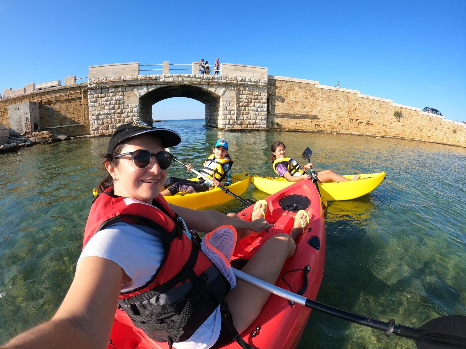 Brindisi: 2 Stunden Kajak oder Stand Up Paddle mieten