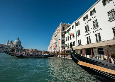 Venedig-Kanal-Kreuzfahrt: Exklusive Gondelfahrt & versteckte ...