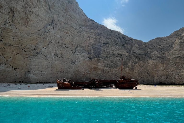 Zakynthos: Bootstour mit Glasboden zum Schiffswrack und den Blauen HöhlenHalbtagestour zu Schiffswrack, Höhlen, weißem Strand und Xigia