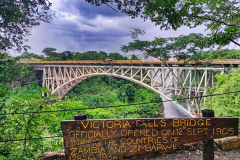 Victoria Watervallen Stad: Wandelsafari met gids naar brug & kloofVictoria Watervallen: Wandelsafari naar Victoria Falls Brug