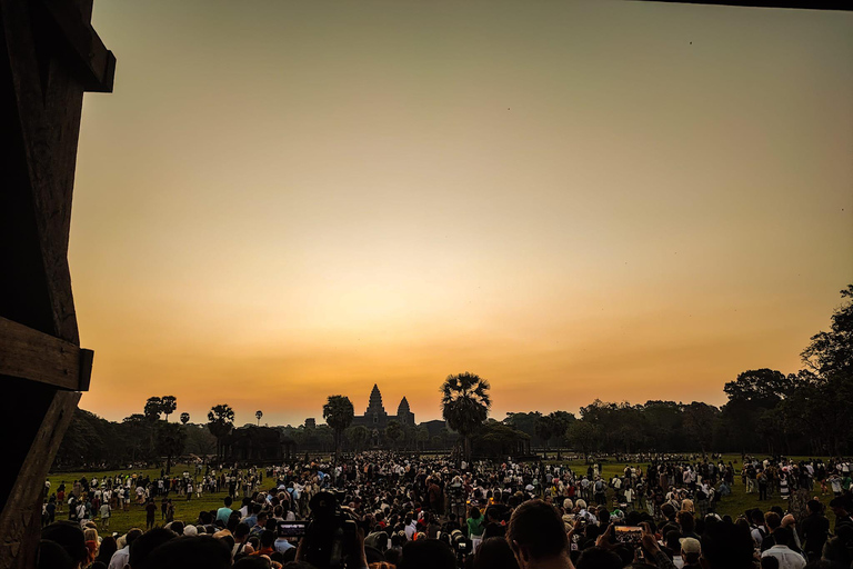 Sunrise at Angkor Wat Temple: 3-Hour Private Tour