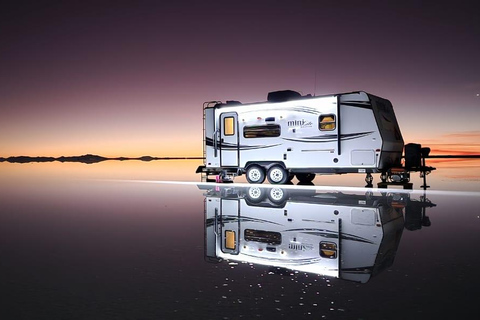 Uyuni/Colchani : Campement en camping-car sous les étoiles à Uyuni OverlanderCamping en camping-car sous les étoiles - Uyuni Overlander