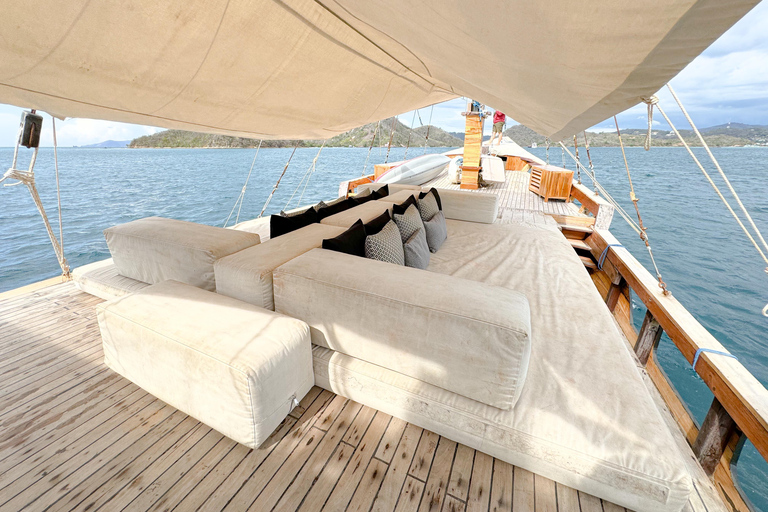 Labuan Bajo: 3-Day Komodo Island Cruise & LandTour, 15 Stops Superior Boat Sharing Room + Overland, Park Fee Excl.