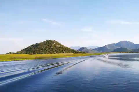 Von Tivat aus: Land- und Bootstour auf dem Skadar-See
