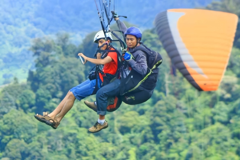 Jakarta Tour : Paragliding Top Mountain & Tea Plantation