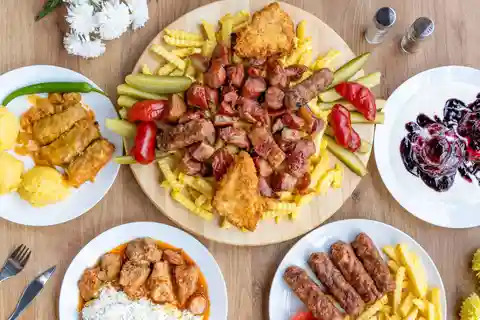 Bukarest: Private Rundgang & Foodtour mit Verkostung