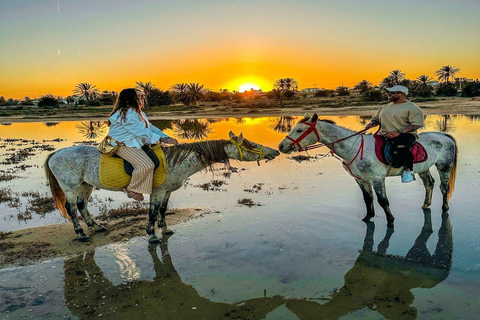 Aventura na Lagoa Azul: Excursão a cavalo e camelo